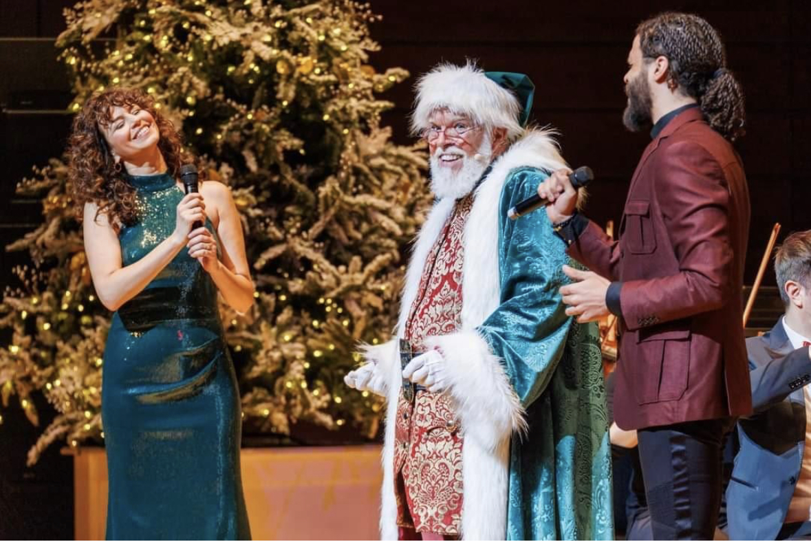 CJ Kringle performing for a packed Philly Pops audience